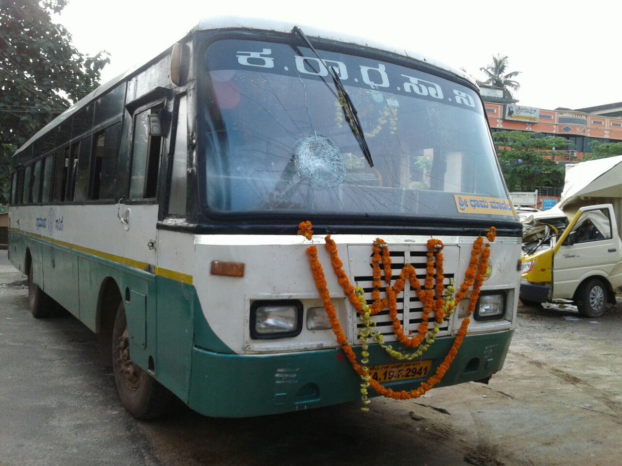 ಪುತ್ತೂರು: ಕೆಎಸ್ಸಾರ್ಟಿಸಿ ಬಸ್ ಗೆ ಕಲ್ಲೆಸೆತ